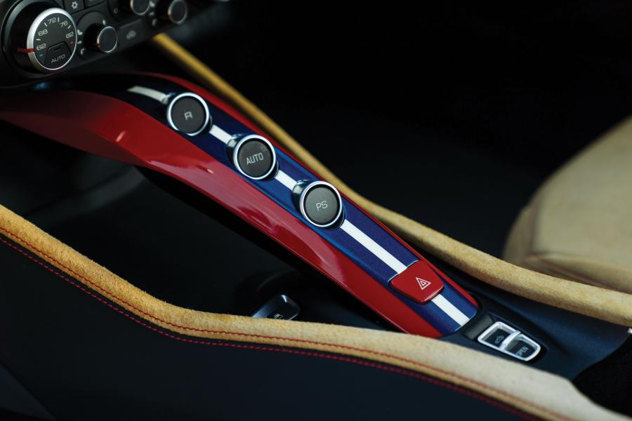 Детали интерьера Ferrari California T The Readhead (227523) 2017 года  (фото 22 из 23)